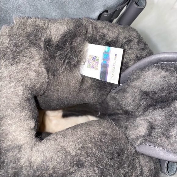 UGG size 9 Classic SHORT BAILEY LEATHER BOW Boots woman New in box - Picture 6 of 11